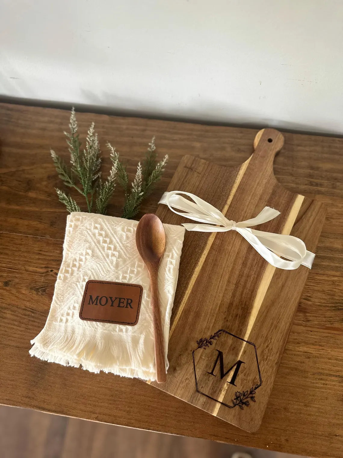 Personalized Cutting Board Gift Set